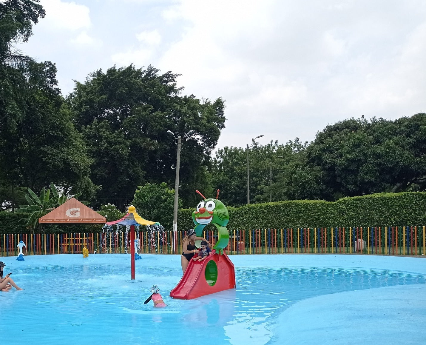 Deslizadero playground cabeza de gusano